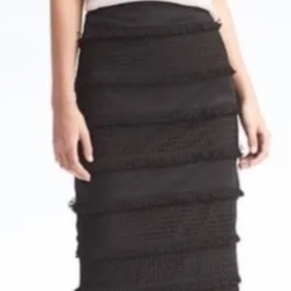 Banana Republuc Lace midi fringed pencil skirt. Worn once - Picture 2 of 5